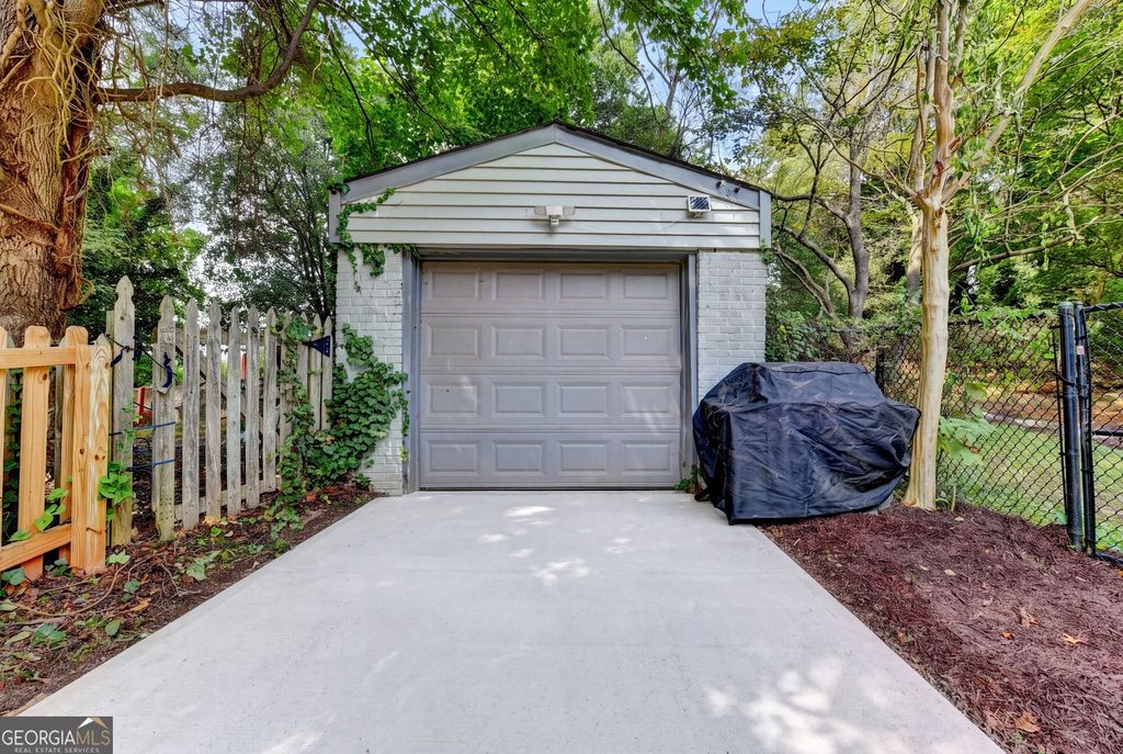 2587 N Clark Drive, East Point, GA 30344 — photo 4