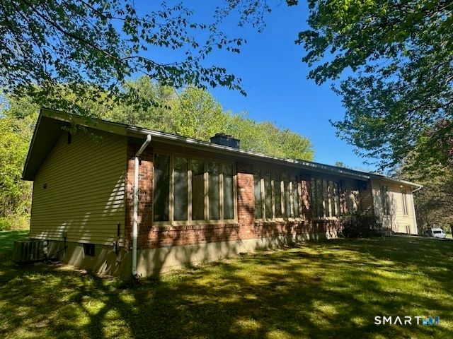 21 Maple Vale Drive, Woodbridge, CT 06525