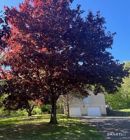 21 Maple Vale Drive, Woodbridge, CT 06525