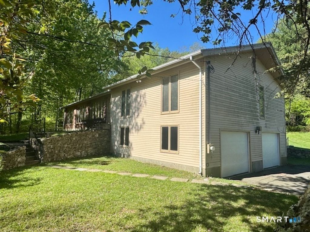 21 Maple Vale Drive, Woodbridge, CT 06525
