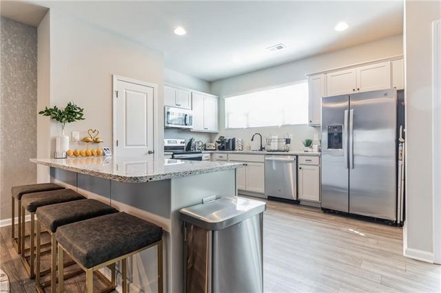 3123 Meadowstone Lane SW, Atlanta, GA 30331
