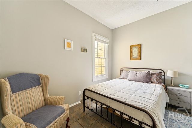 530 E Gordon Lane, Savannah, GA 31401