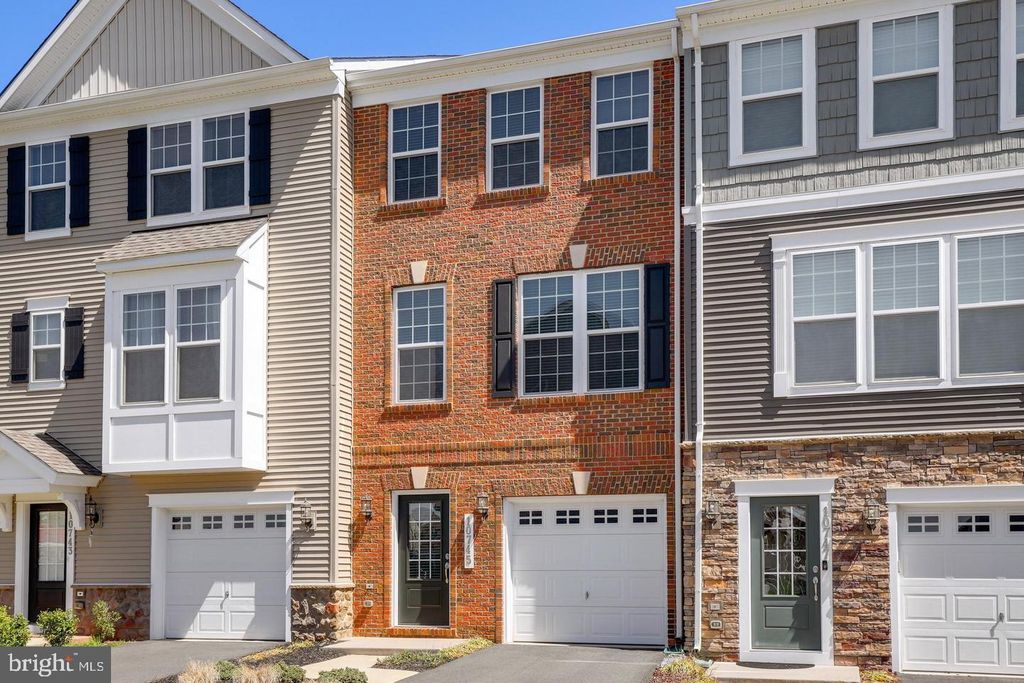 10745 CALEDONIA MEADOWS DR, Manassas, VA 20112