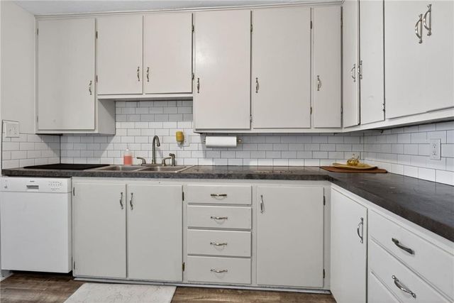 3107 W 42nd Avenue, Kansas City, KS 66103