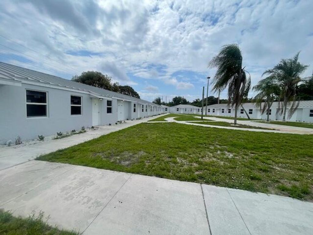 4393 Windsor Avenue, West Palm Beach, FL 33407