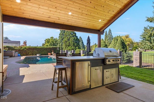 3153 Pepperwood Drive, Medford, OR 97504