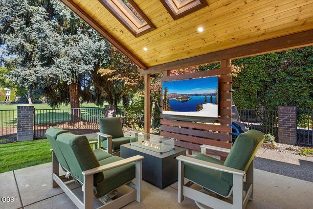 3153 Pepperwood Drive, Medford, OR 97504