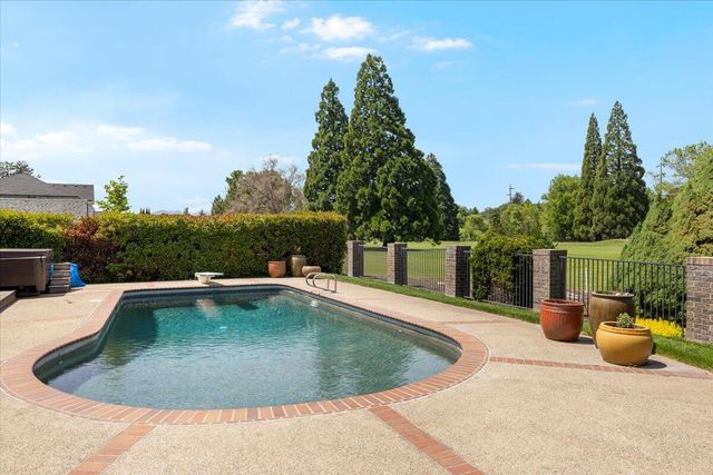 3153 Pepperwood Drive, Medford, OR 97504