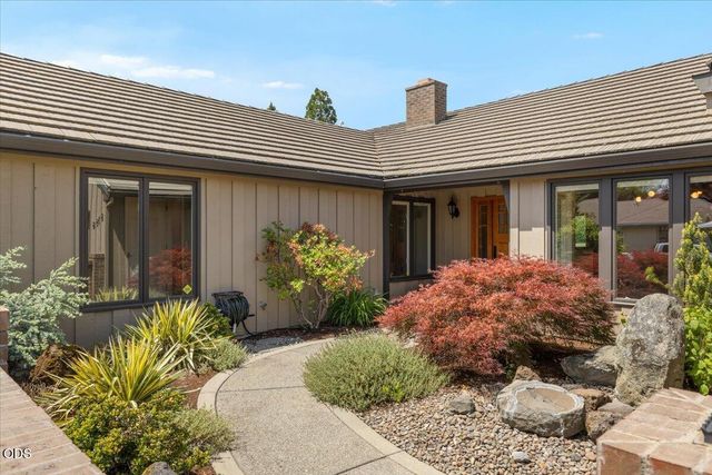 3153 Pepperwood Drive, Medford, OR 97504