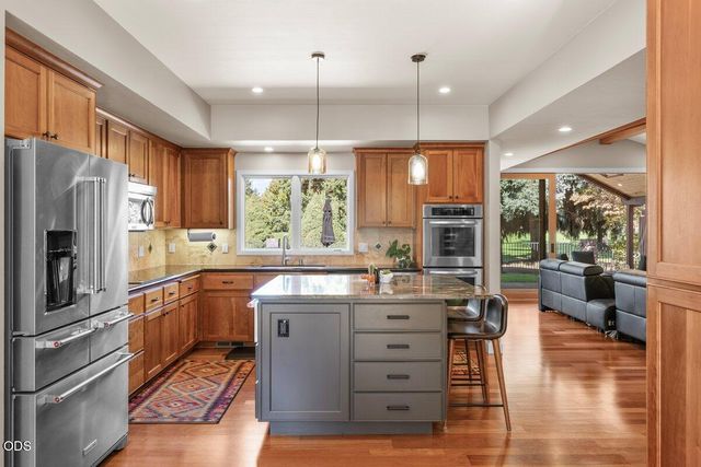 3153 Pepperwood Drive, Medford, OR 97504