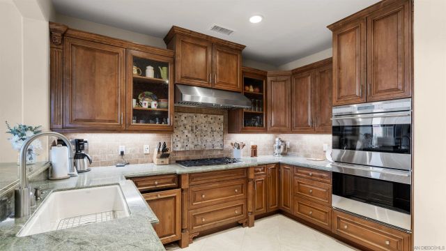 5437 Caminito Bayo, La Jolla, CA 92037