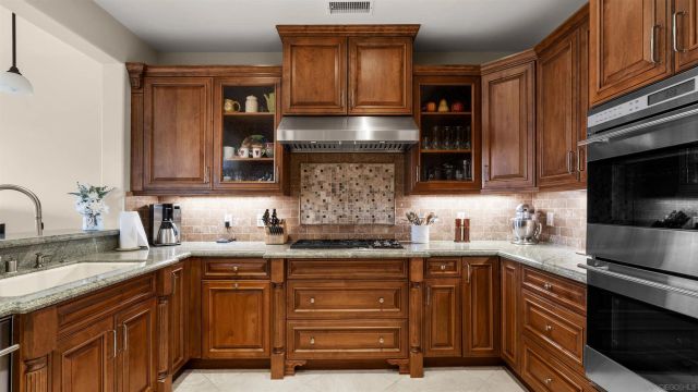 5437 Caminito Bayo, La Jolla, CA 92037