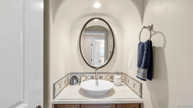 5437 Caminito Bayo, La Jolla, CA 92037