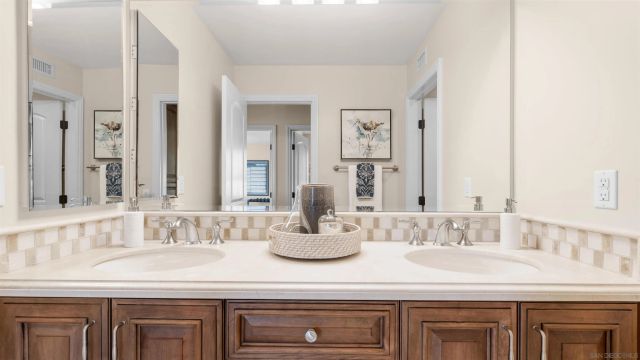 5437 Caminito Bayo, La Jolla, CA 92037