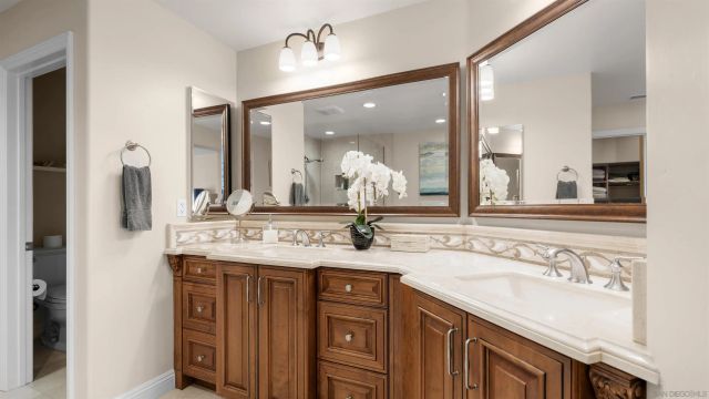 5437 Caminito Bayo, La Jolla, CA 92037