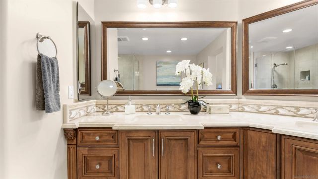 5437 Caminito Bayo, La Jolla, CA 92037