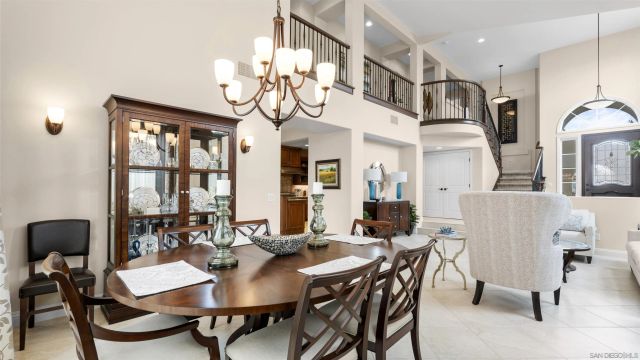 5437 Caminito Bayo, La Jolla, CA 92037