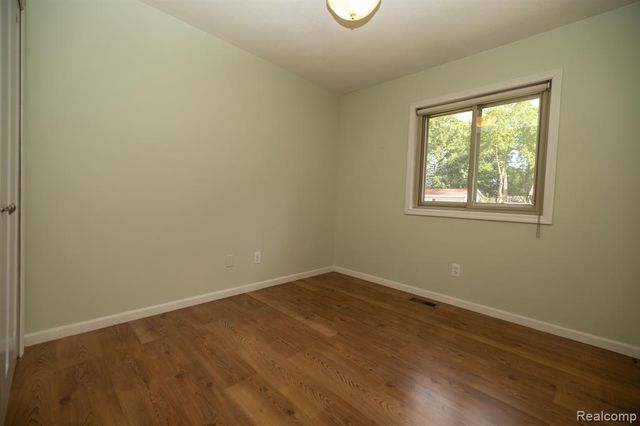 9185 Ashdown Avenue, White Lake, MI 48386
