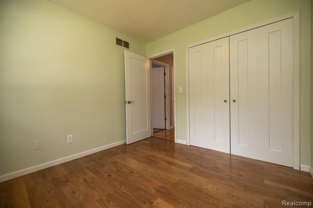 9185 Ashdown Avenue, White Lake, MI 48386