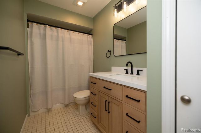 9185 Ashdown Avenue, White Lake, MI 48386