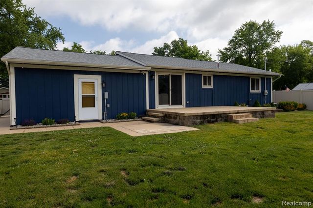 9185 Ashdown Avenue, White Lake, MI 48386