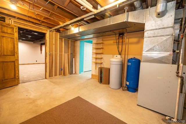 9185 Ashdown Avenue, White Lake, MI 48386