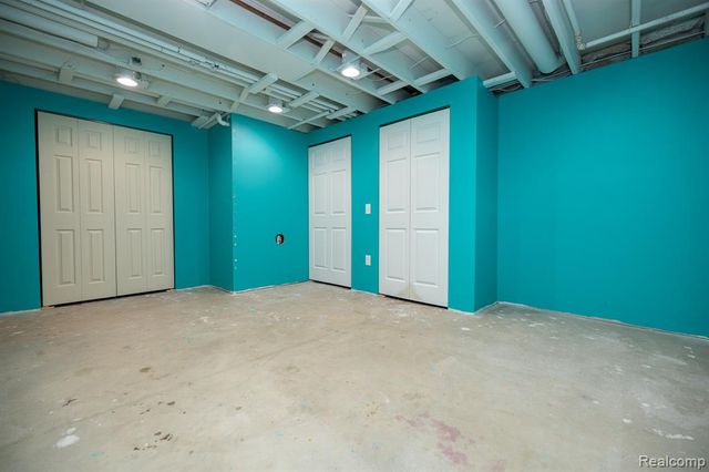 9185 Ashdown Avenue, White Lake, MI 48386
