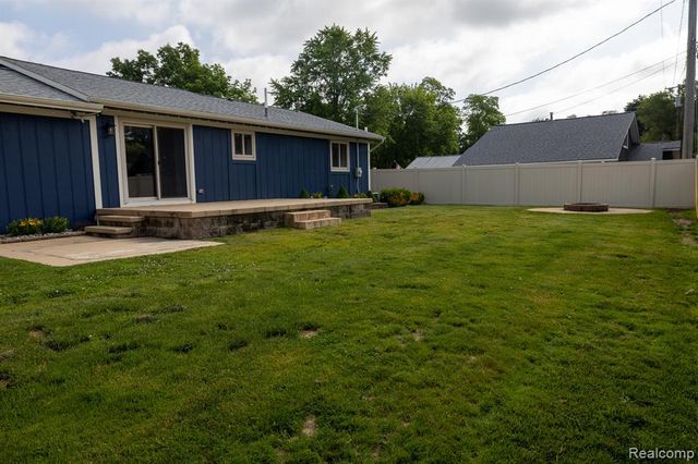 9185 Ashdown Avenue, White Lake, MI 48386