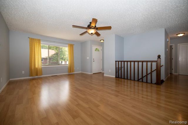 9185 Ashdown Avenue, White Lake, MI 48386
