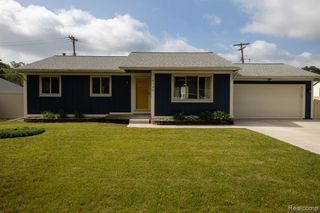 9185 Ashdown Avenue, White Lake, MI 48386