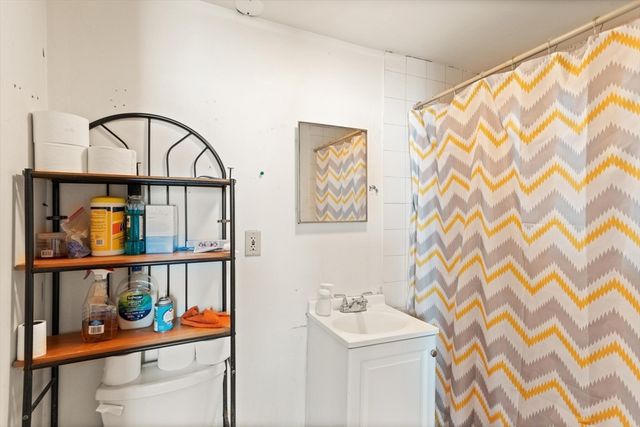 160 Putnam St, Boston, MA 02128