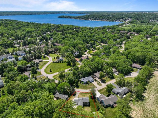 125 Potawatomi ROAD, Williams Bay, WI 53191