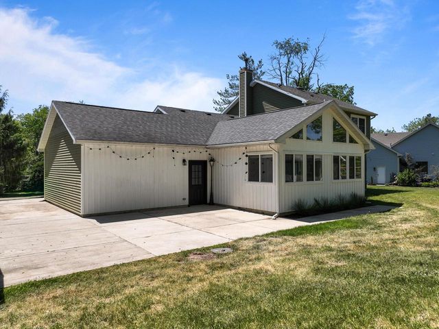 125 Potawatomi ROAD, Williams Bay, WI 53191