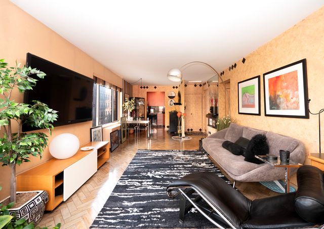 300 E 95th St Apt 5A, New York City, NY 10128