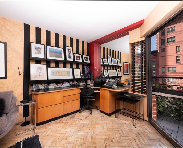 300 E 95th St Apt 5A, New York City, NY 10128
