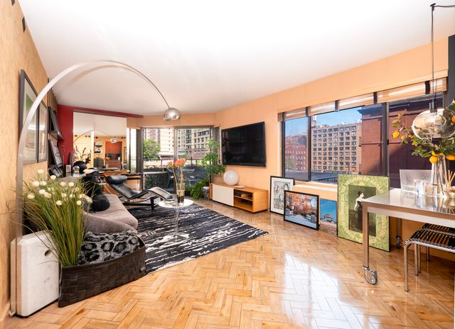300 E 95th St Apt 5A, New York City, NY 10128