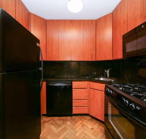 300 E 95th St Apt 5A, New York City, NY 10128