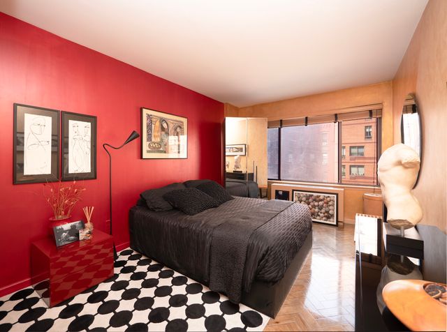300 E 95th St Apt 5A, New York City, NY 10128