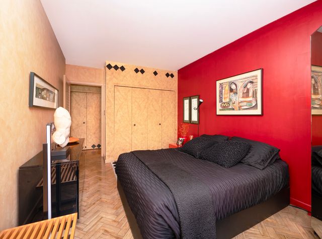 300 E 95th St Apt 5A, New York City, NY 10128