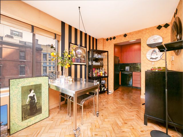 300 E 95th St Apt 5A, New York City, NY 10128