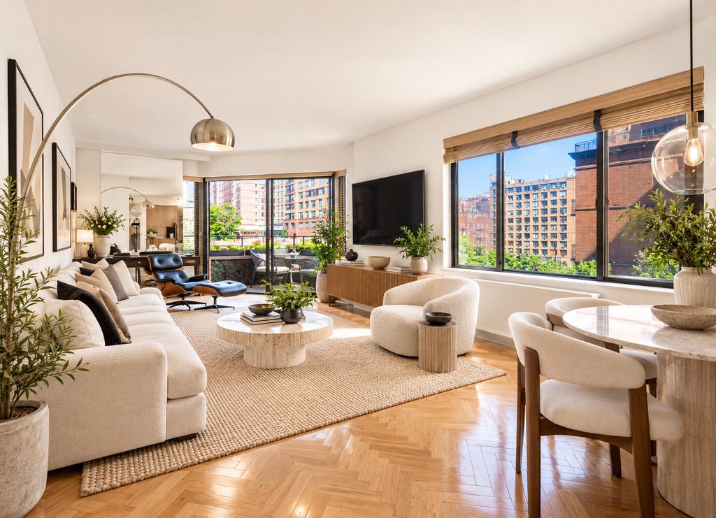 300 E 95th St Apt 5A, New York City, NY 10128