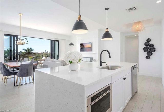 1111 Central AVE 403, Naples, FL 34102