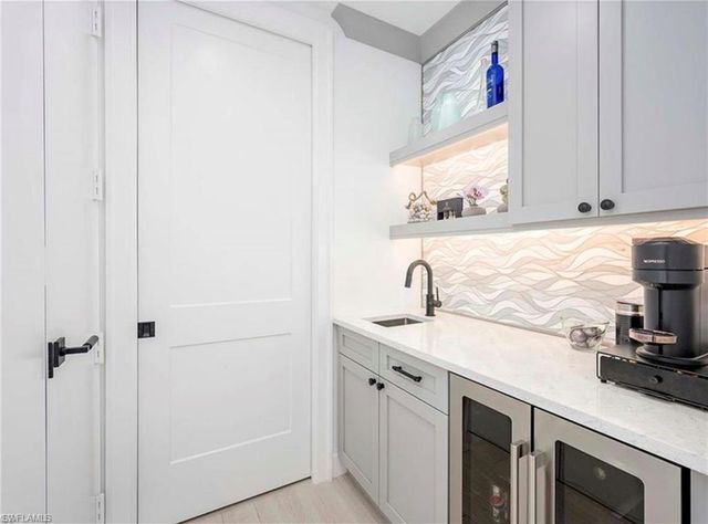 1111 Central AVE 403, Naples, FL 34102
