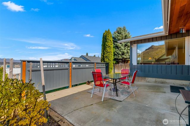 1320 Seneca Street, Wenatchee, WA 98801