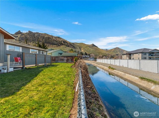 1320 Seneca Street, Wenatchee, WA 98801