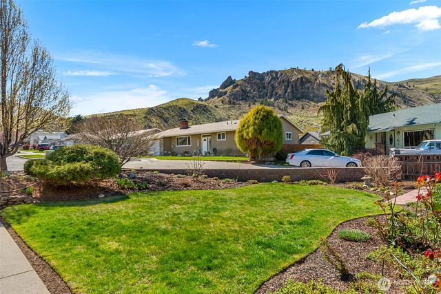 1320 Seneca Street, Wenatchee, WA 98801