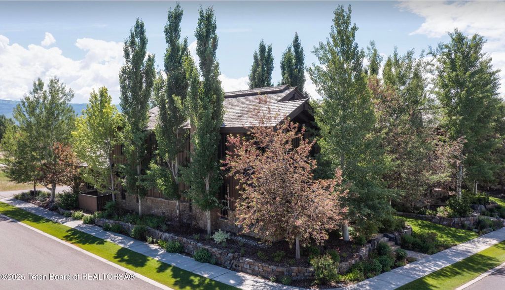 377 WOODLAND STAR Drive, Driggs, ID 83422 photo 2