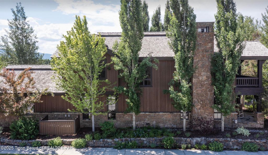 377 WOODLAND STAR Drive, Driggs, ID 83422 photo 3