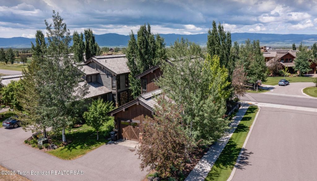 377 WOODLAND STAR Drive, Driggs, ID 83422 photo 4