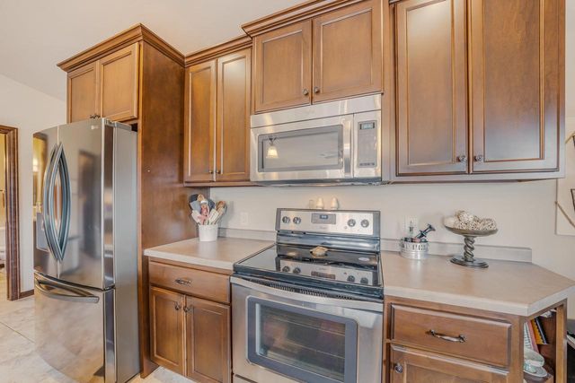 1072 W WILLIS WAY, Appleton, WI 54913